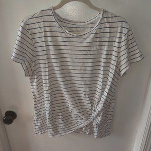 🏷️ Stiped T-shirt with Tied Front